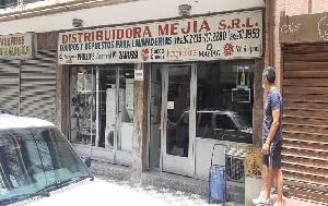 La solidaridad entre vecinos y comerciantes paralizó 
un embargo que adelantaba FOSPUCA en un negocio 
familiar en el casco de Chacao.