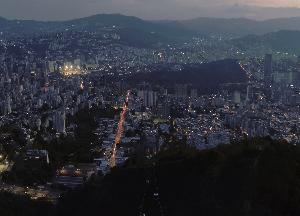 Hoy, Santiago de León de #Caracas cumple 450 años. Fotograma de 
#LaNocheDeLasDosLunas 